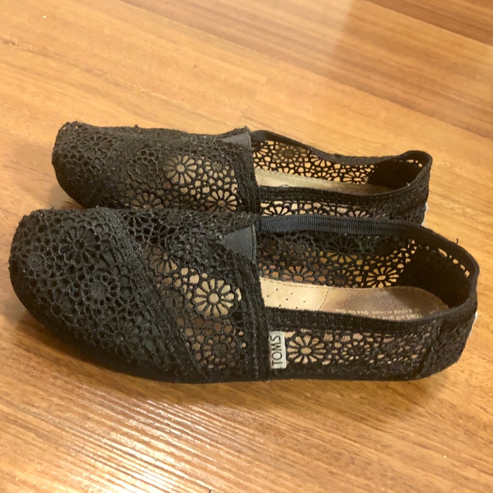 Toms Crotched slip on flats